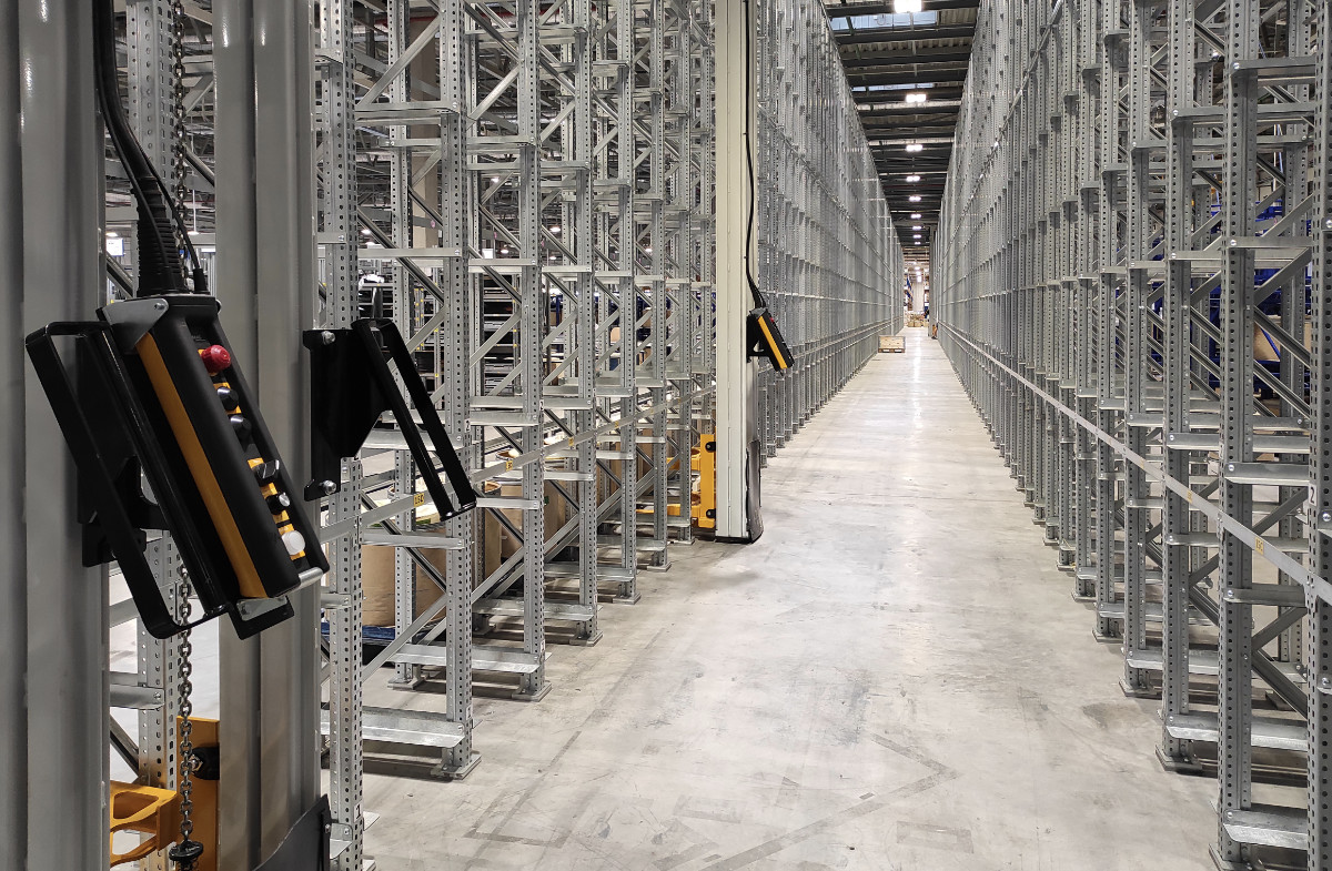 Live warehouse expansion